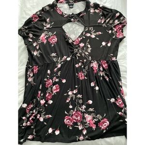 TORRID FLORAL CUTOUT TOP